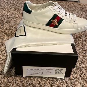 Gucci ace sneakers w/bee